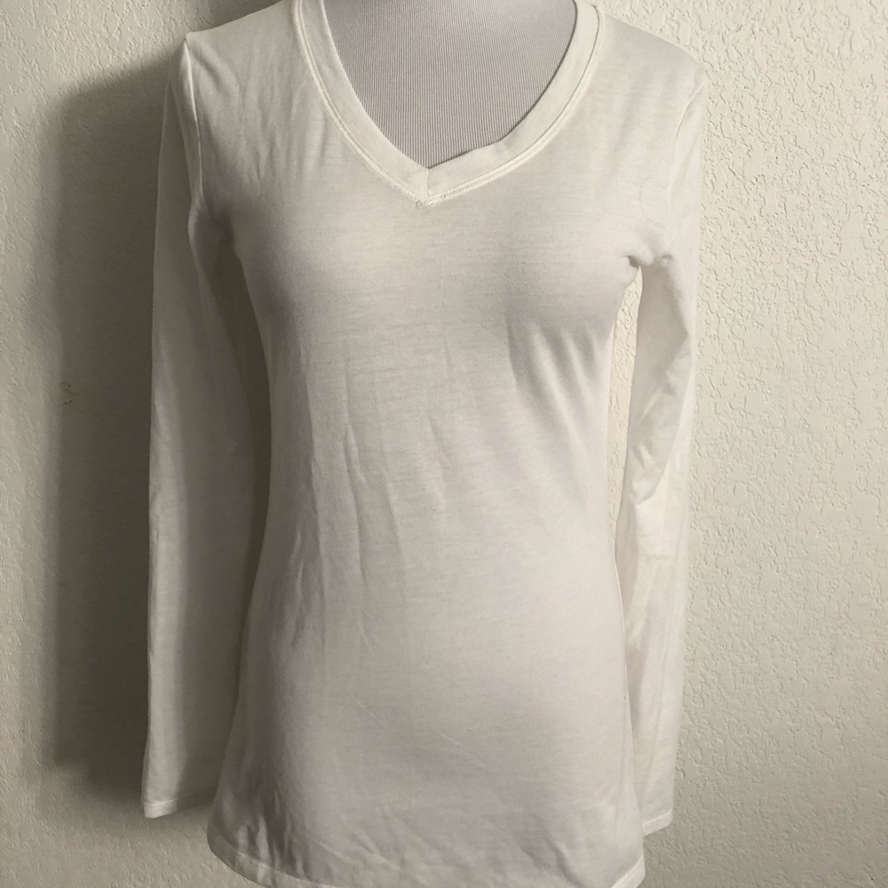 Basic white long sleeve v-neck!